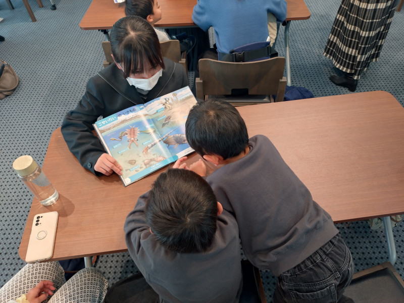 科学絵本読み聞かせ20251213_101952